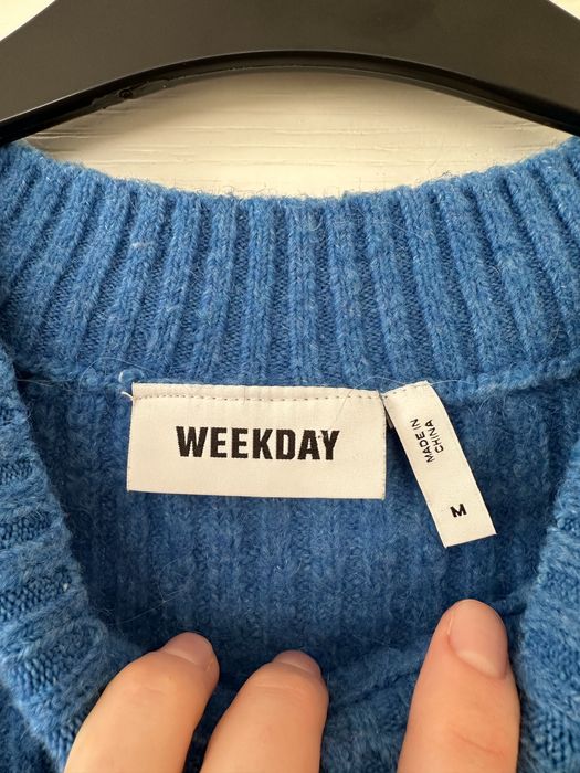 Светр з вовни блакитний вкорочений Weekday