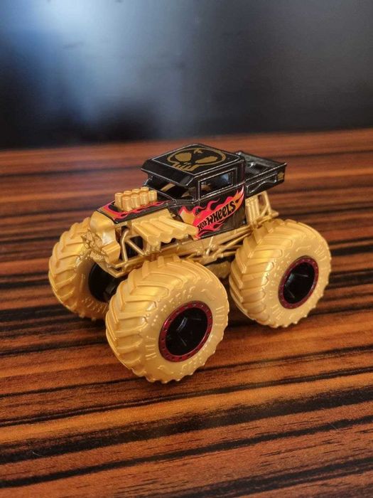 продаю 3 машинки (мого брата)