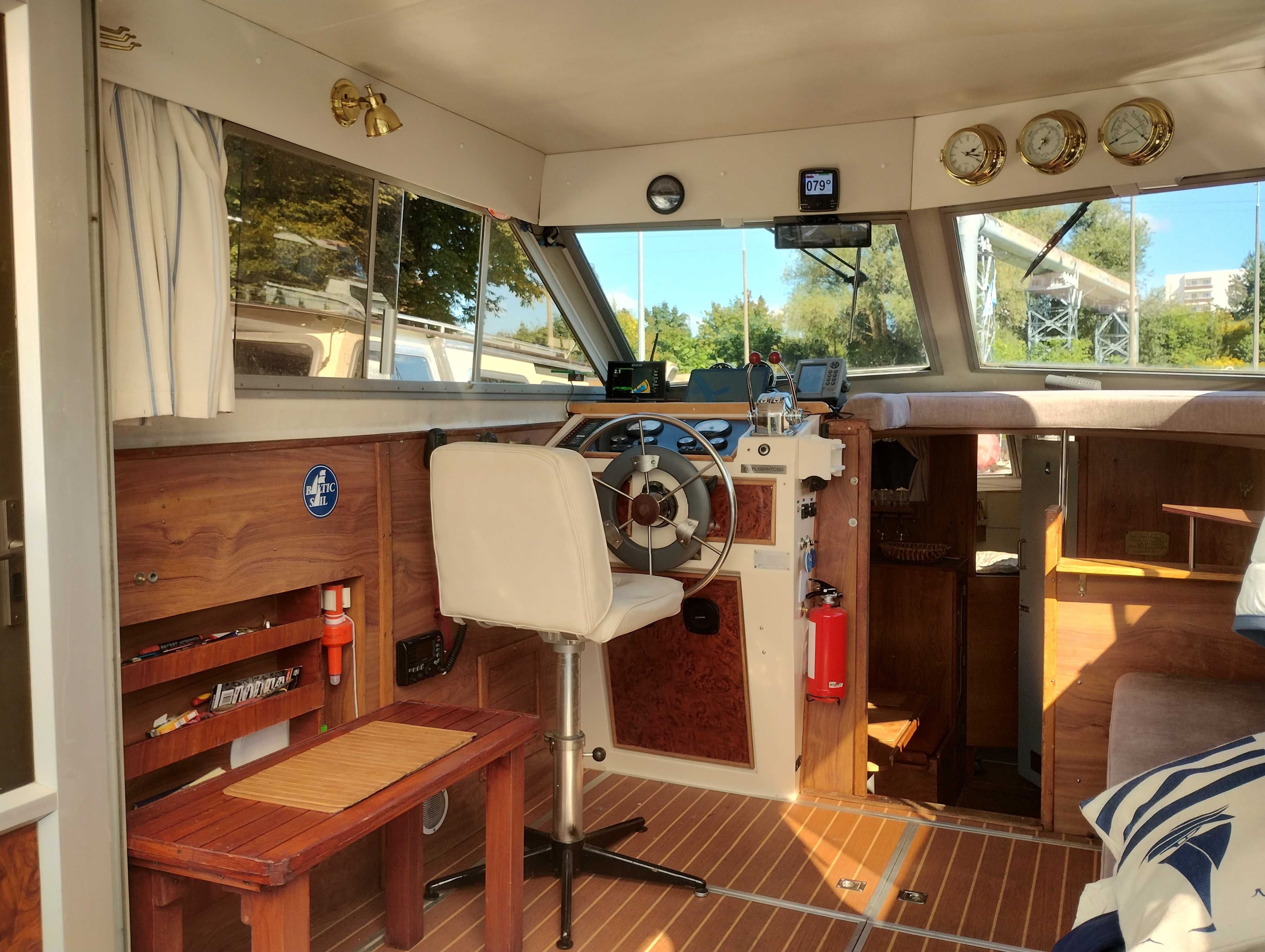 jacht motorowy PRINCESS 33, nowe silniki 2x80 KM,  nowe wyposażenie