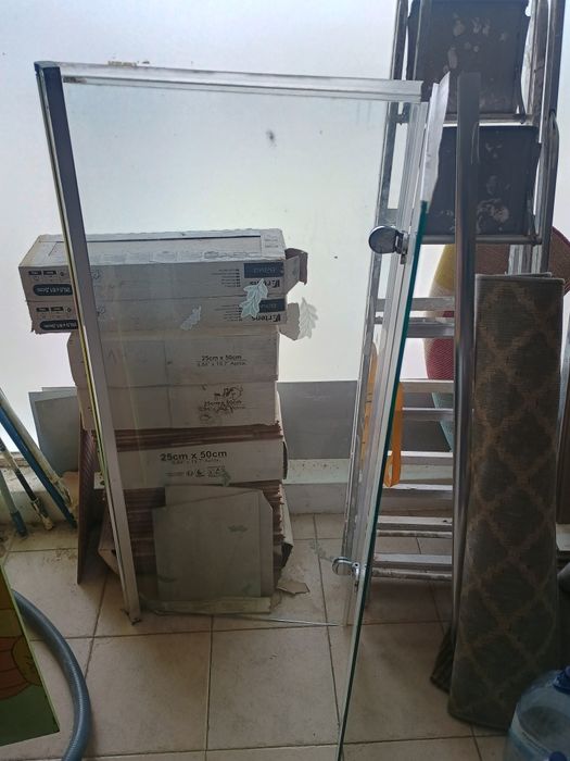 Vidro móvel para banheiro