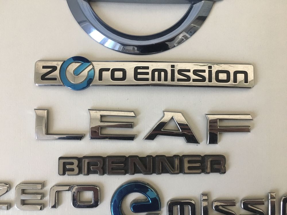 Значок надпись Nissan Leaf Zero Emission