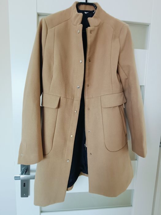 Płaszcz damski. Marki Stradivarius