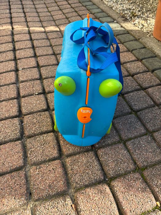 Niebieska walizka Trunki
