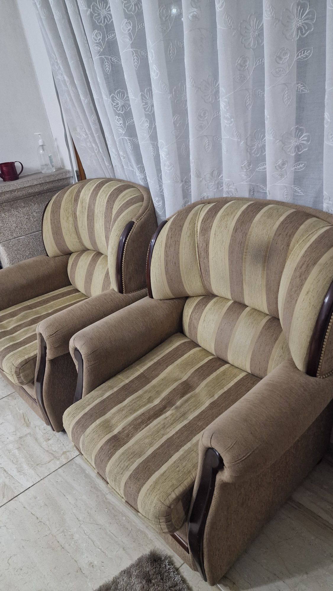 Sofá cama com 2 Poltronas