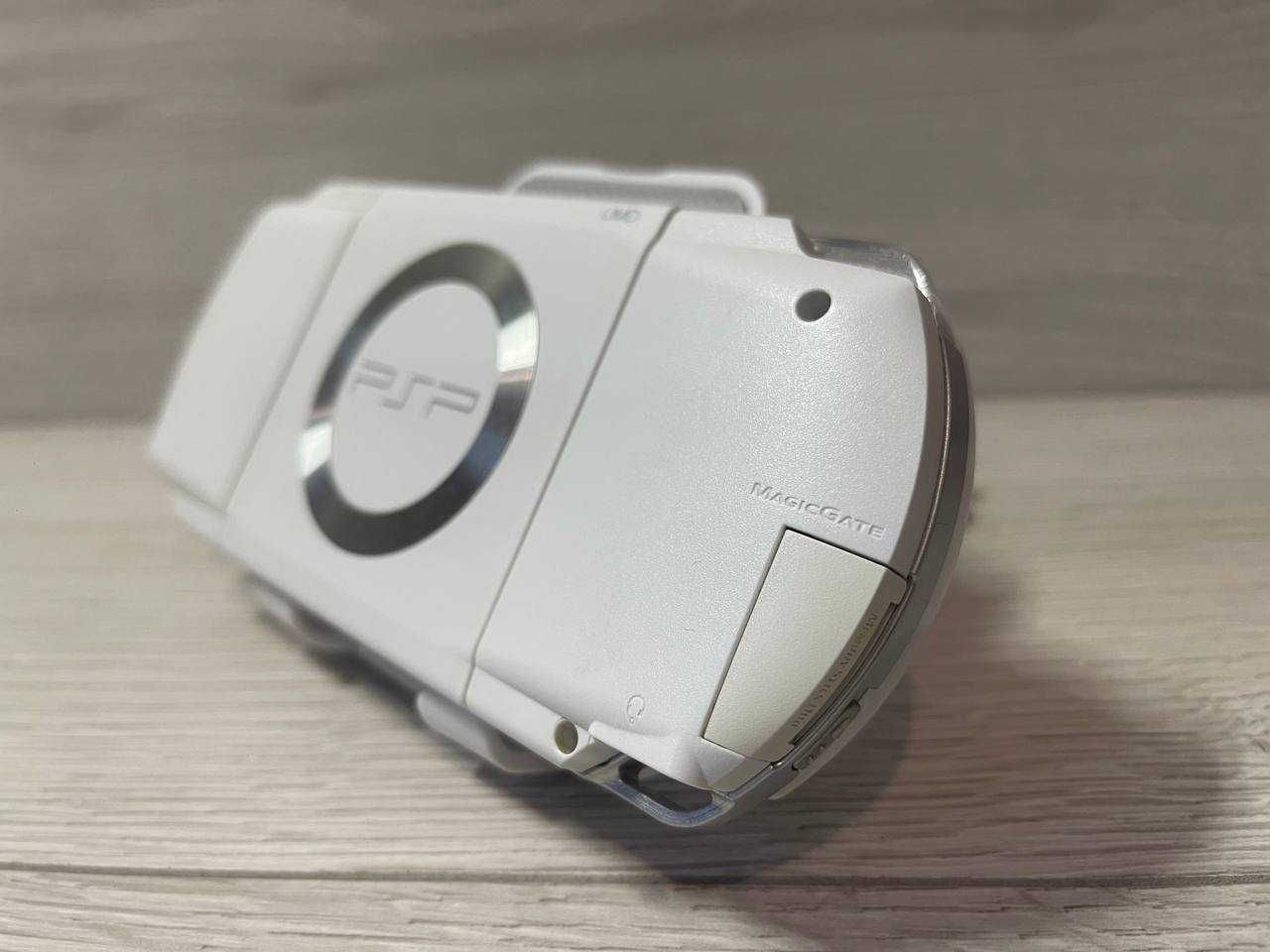 PSP Sony - біла 32GB +40 Ігор PlayStation Portable