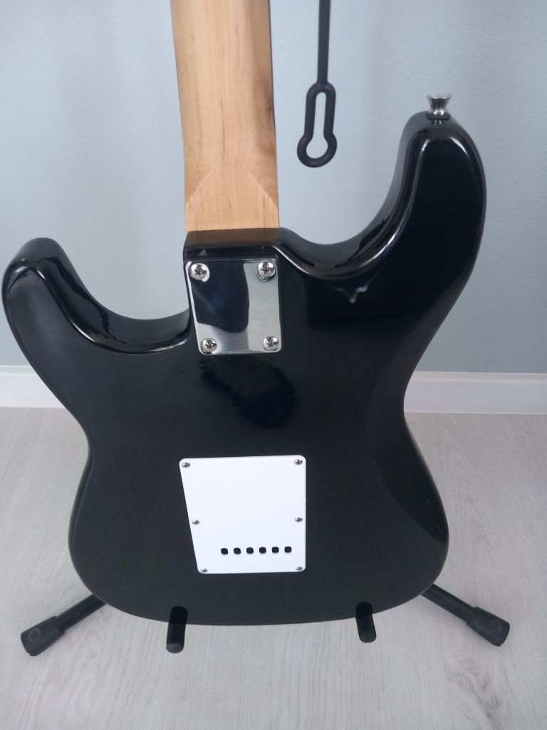 Gitara elektryczna Strarocaster.        Sprzedam gitare elektryczną St