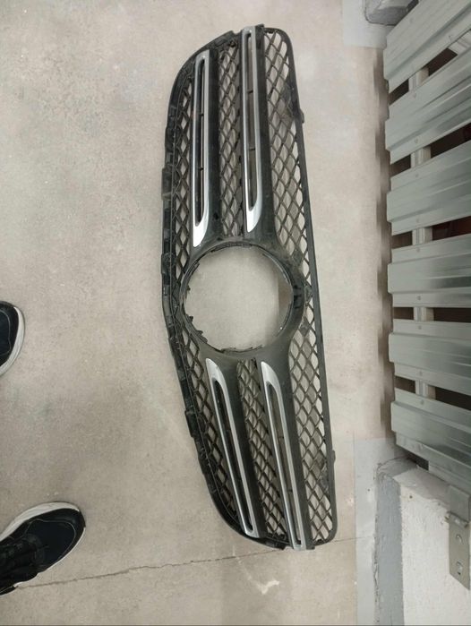 Zdrzeak atrapa chłodnicy grill samochodu Mercedes-Benz GLC