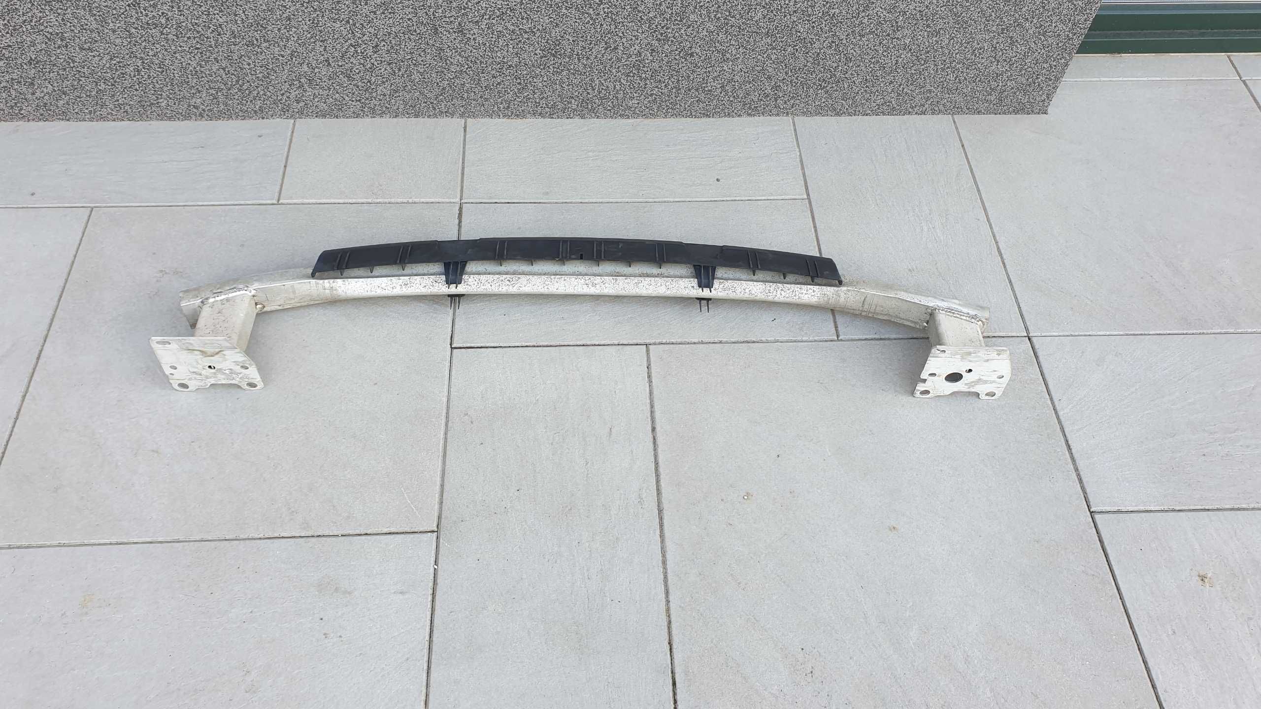 renault megane III kombi tylna belka zderzaka tył