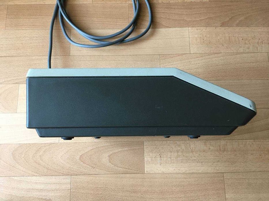 Аналогова драм машина Korg KR-55