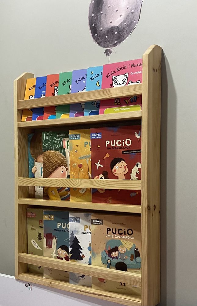 Biblioteczka dziecięca sosnowa gotowa do wysyłki