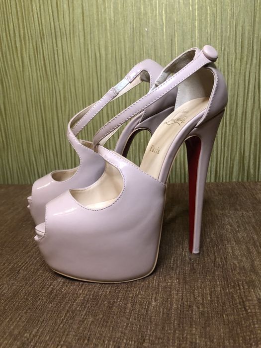 Бомоніжкі на високих підборах бежеві.