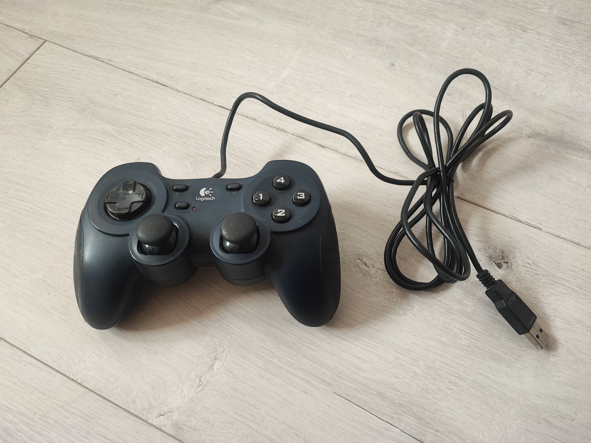 Pad Logitech dual action