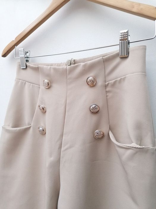 Calças Beges Largas