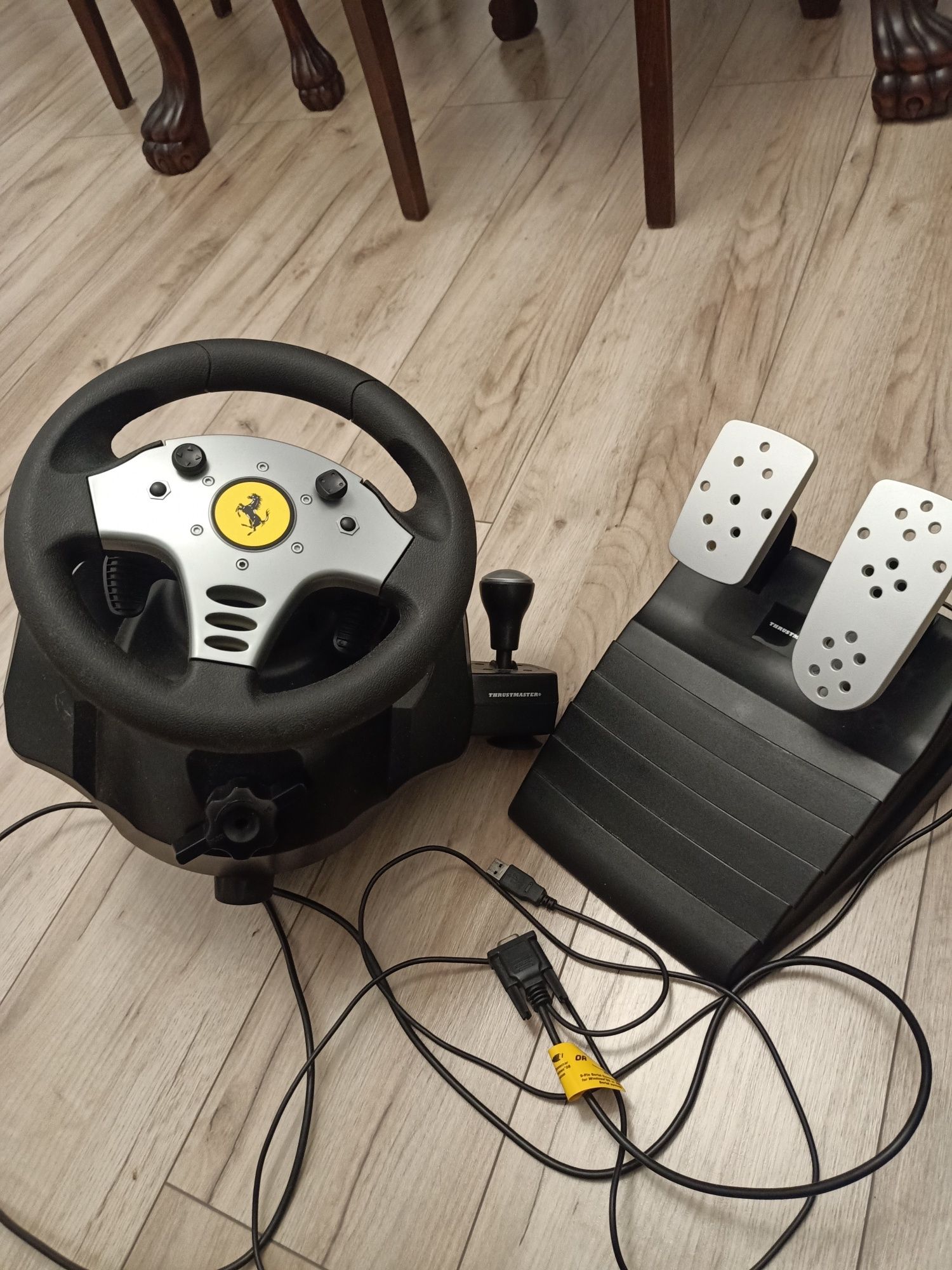 Kierownica Thrustmaster zestaw