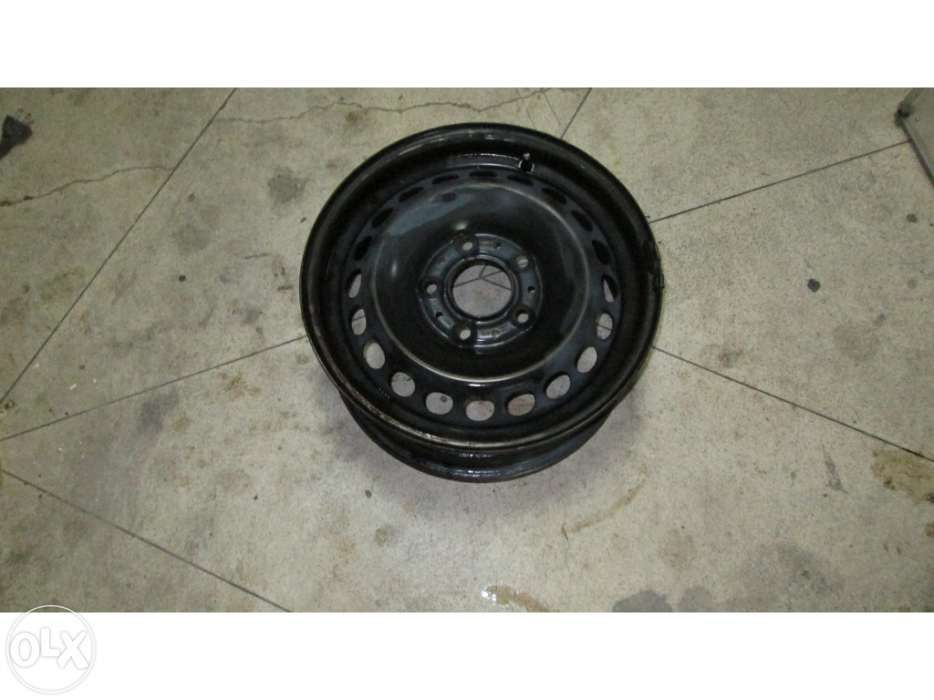 jantes com tampoes, tudo original  BMW . as jantes são em ferro-15