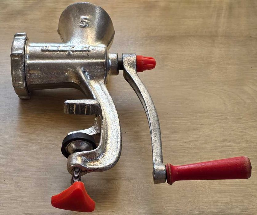 Maszynka ręczna do mielenia mięsa Alfa 5 (PRL) - świetny stan