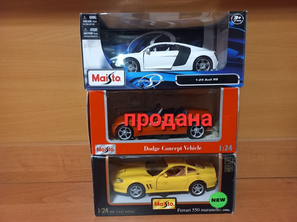 Модель авто 1:24  Maisto