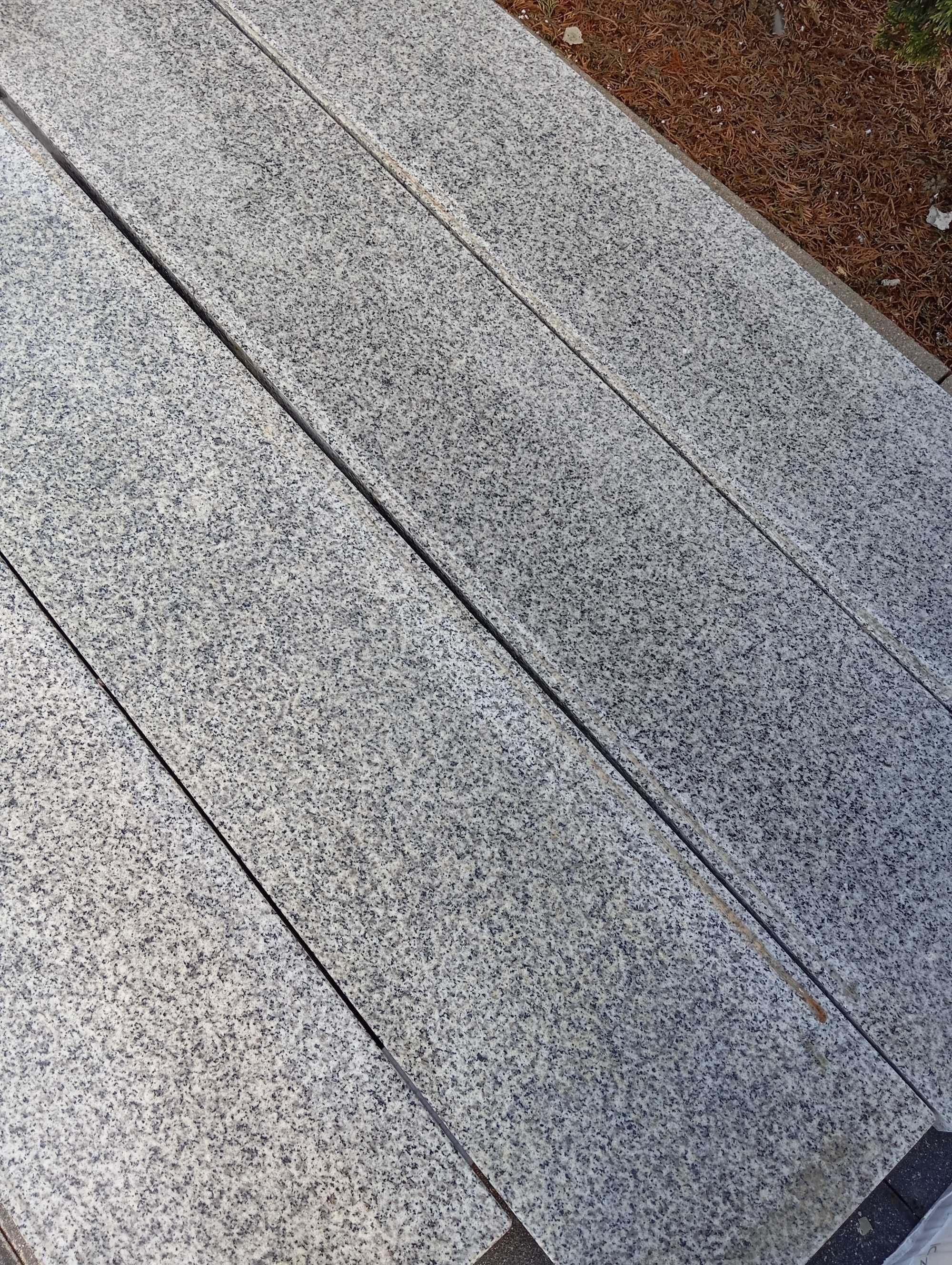 Parapety granitowe zewnętrzne