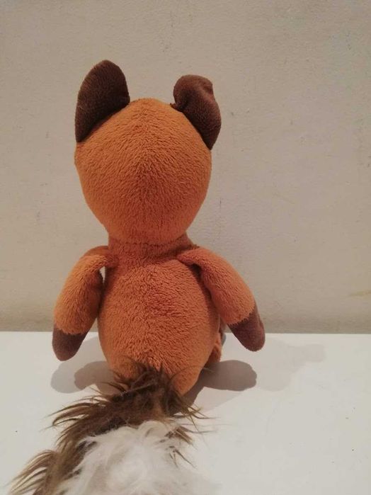 Maskotka rudy lisek.