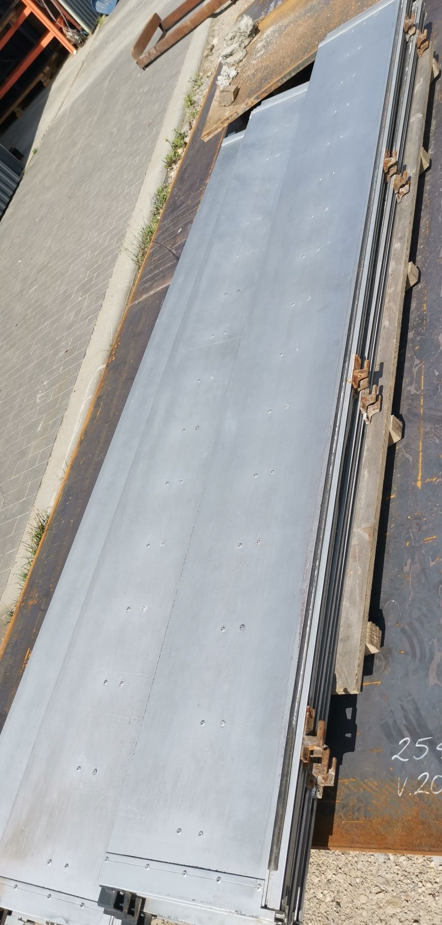 Burty aluminiowe, bus, naczepa