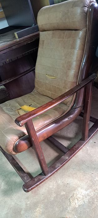 Vários móveis antigos