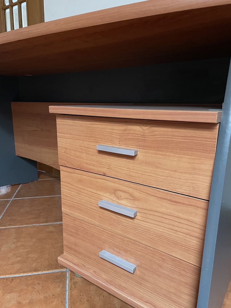 Secretária escritorio com movel de gavetas