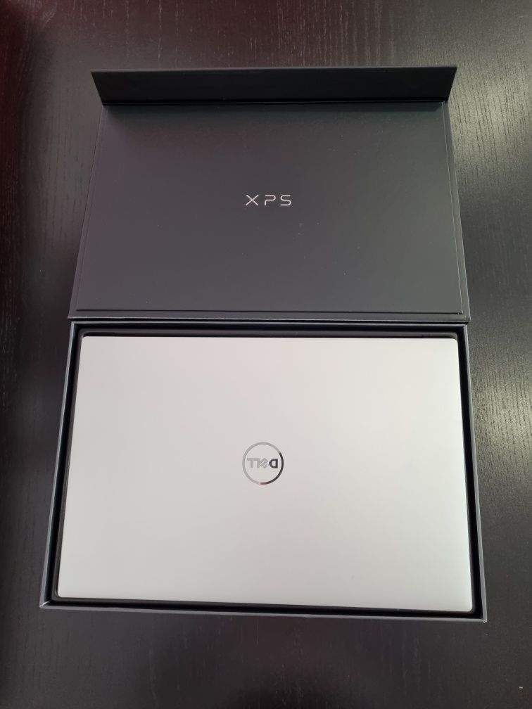 Dell XPS 9510 -  i7-11800H, 32GB RAM, 512GB SSD, RTX 3050Ti