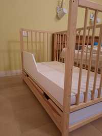 Sosnowe łóżeczko dla niemowlaka + materac bardzo dobrej jakości