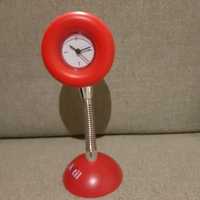 Zegar biurkowy czerwony na baterie