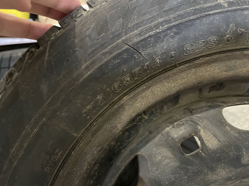 Шини Bridgestone blizzak revo gz 175 65 14