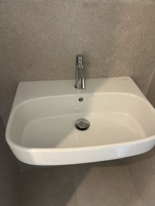 Lavatório Sanitana com torneira Hapa