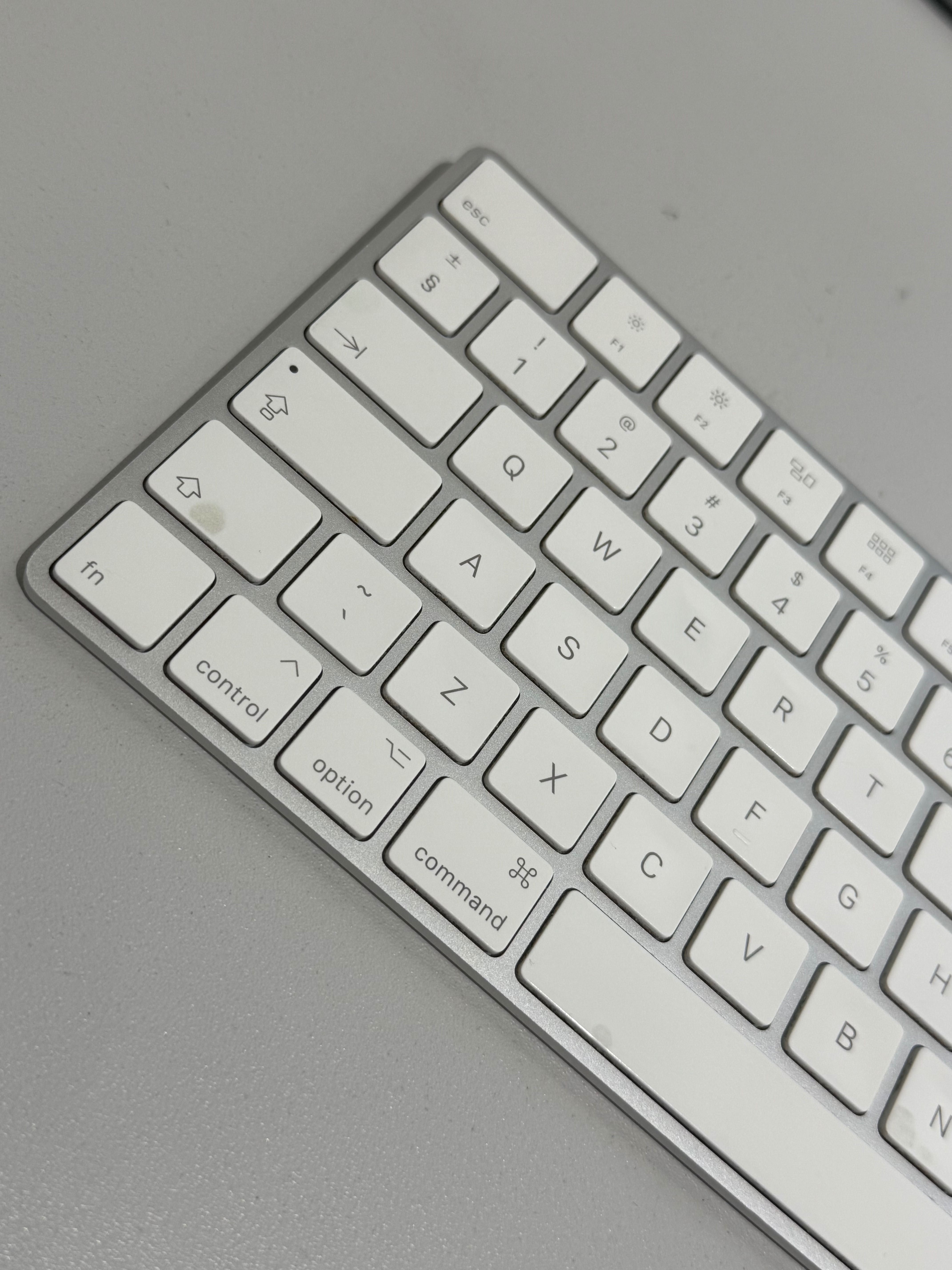 Klawiatura bezprzewodowa Apple magic keyboard MLA22Z/A, 2 sztuki