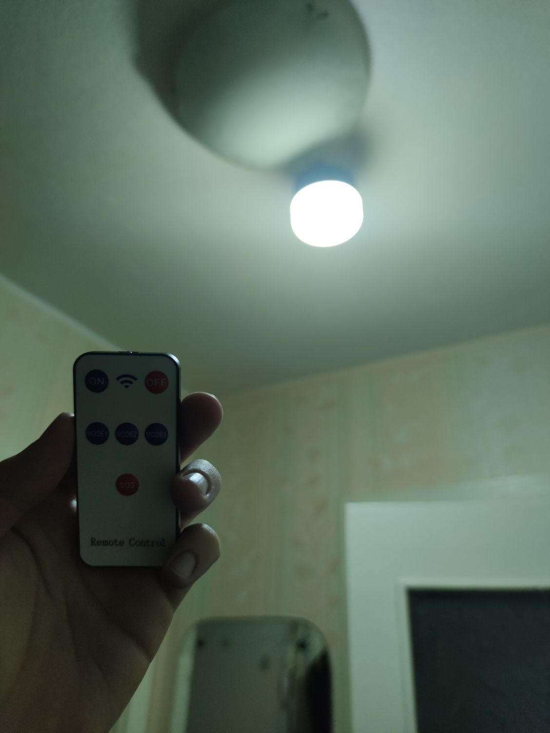 LED светильник на аккумуляторе / ЛЕД лампа автономная / аварийное осв