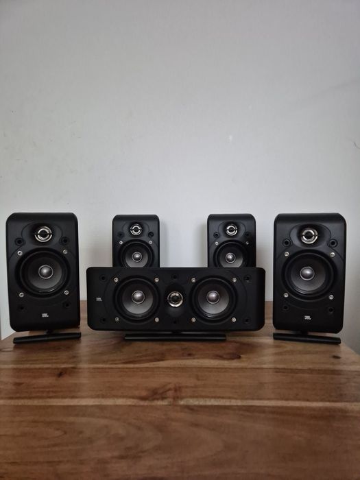 Zestaw kolumn głośnikowych JBL SCS200 do kina domowego
