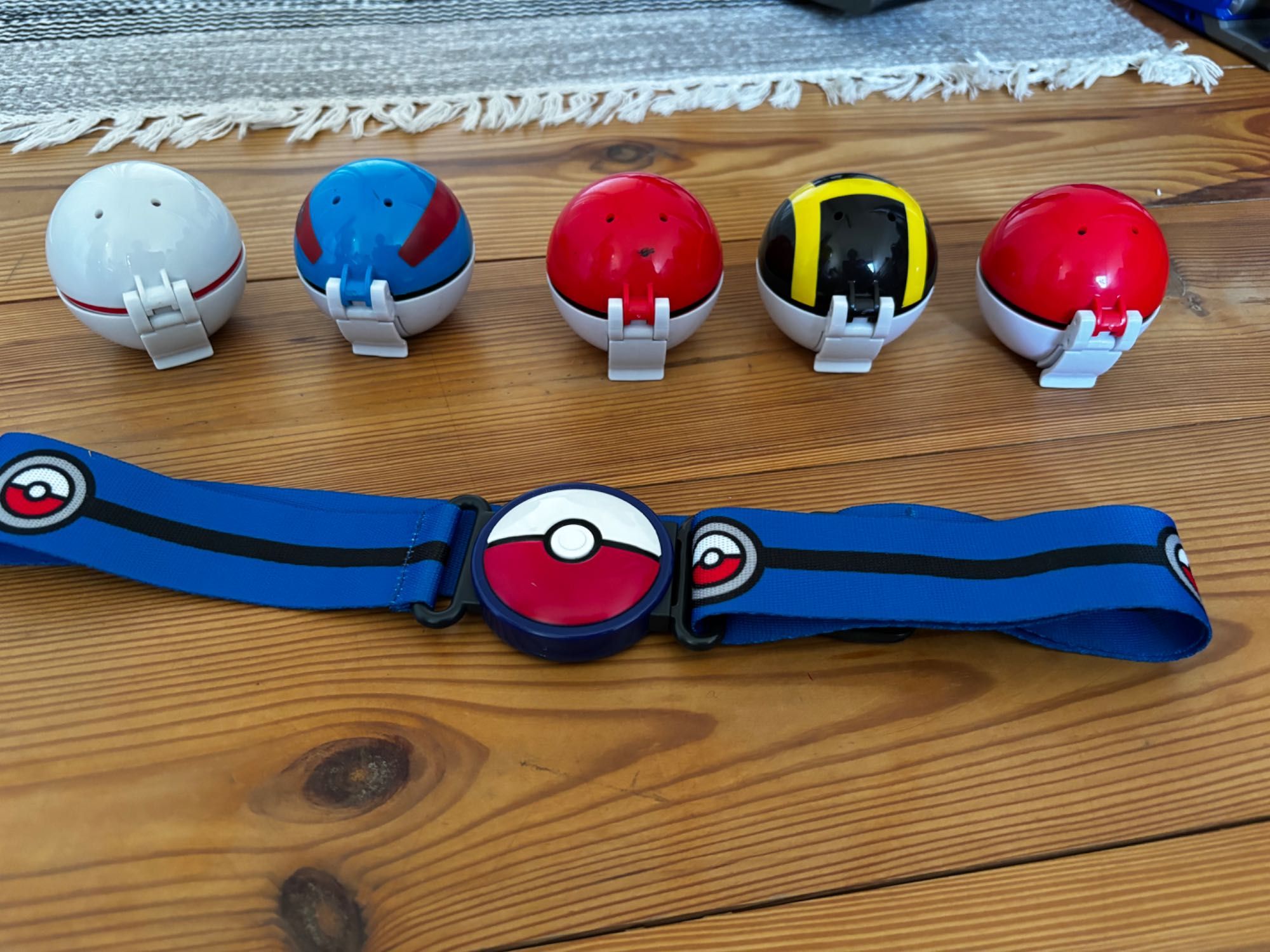 Pokemony, pokeball i pas