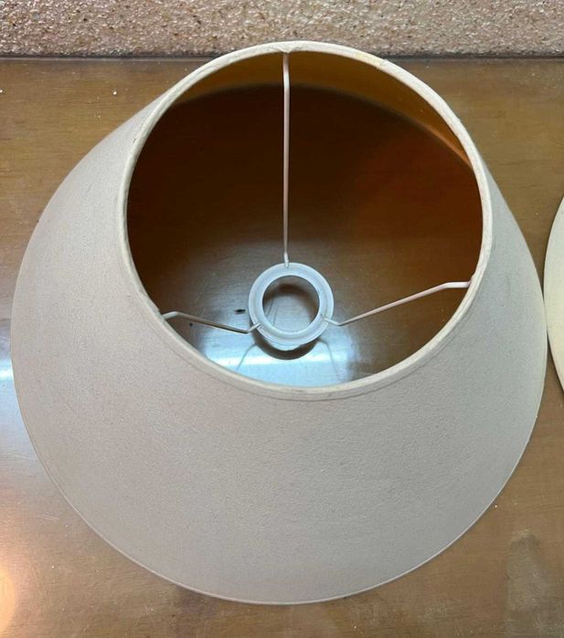 Abajures Clássicos em Tecido Bege