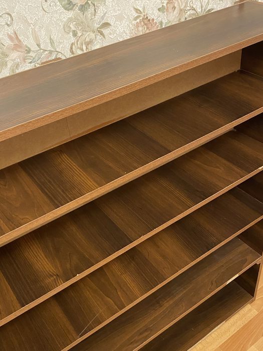 Полка на стіну чи на пол