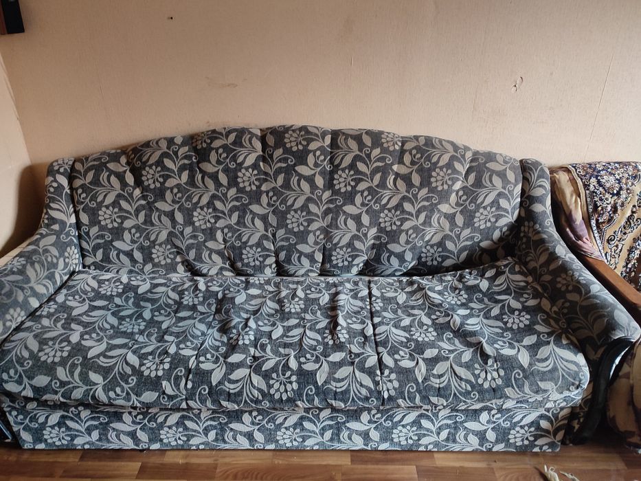 Диван б/у корпус в хорошому стані
