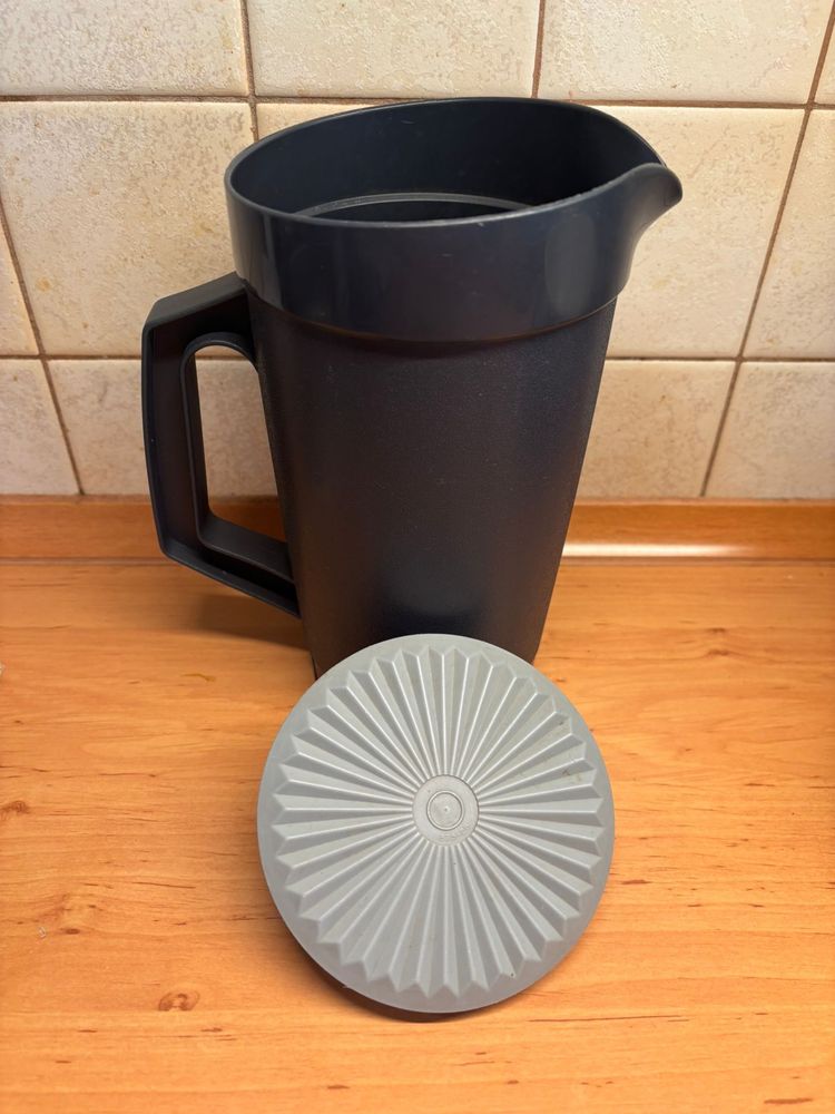 Tupperware dzbanek z przykrywką