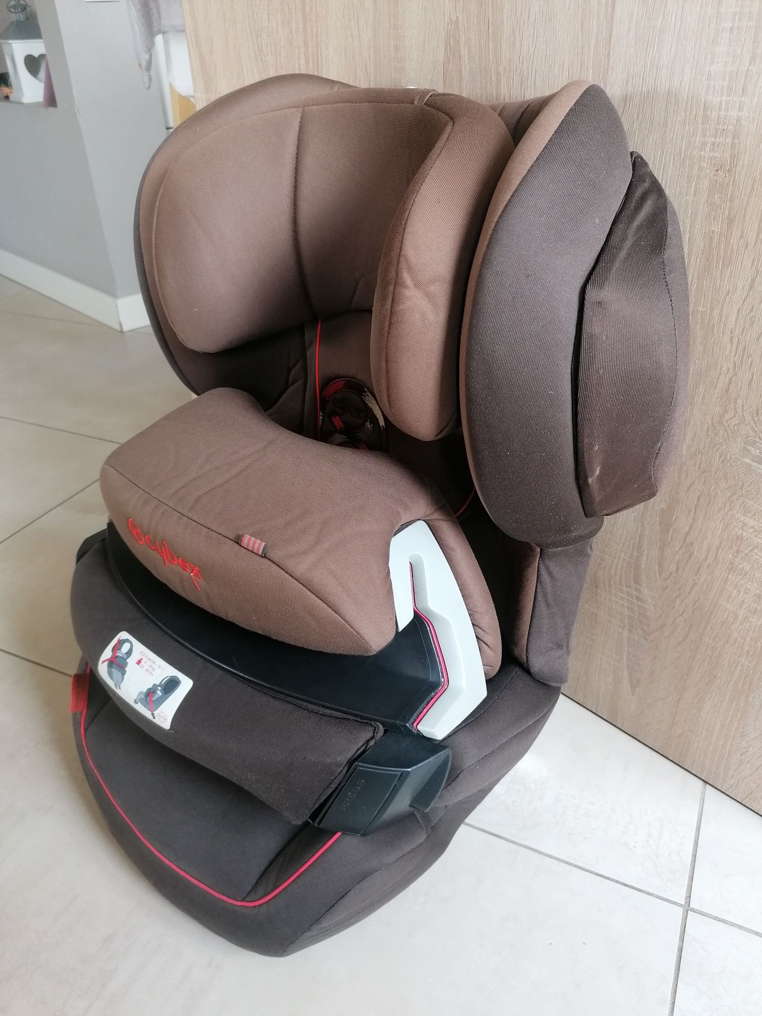 Fotelik CYBEX Juno 2-FIX 9-18kg świeżo wyprany