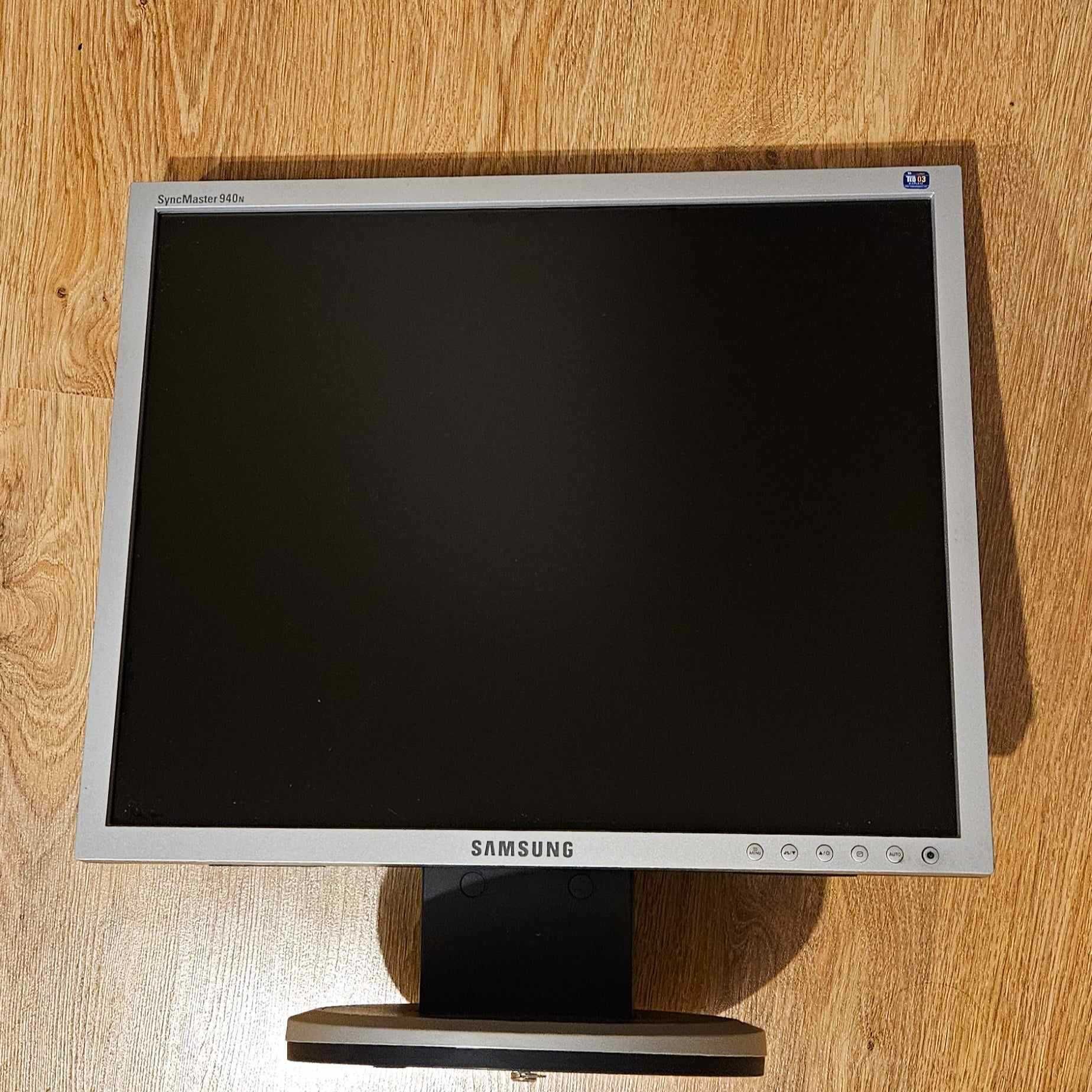 Monitor Samsung z pudełkiem  SyngMaster 940 N