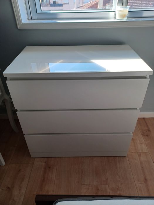 1 Comoda Malm 3 gavetas c vidro