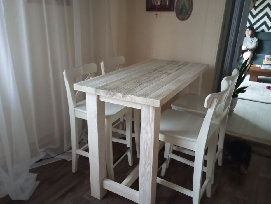 Sprzedam stół z hokerami