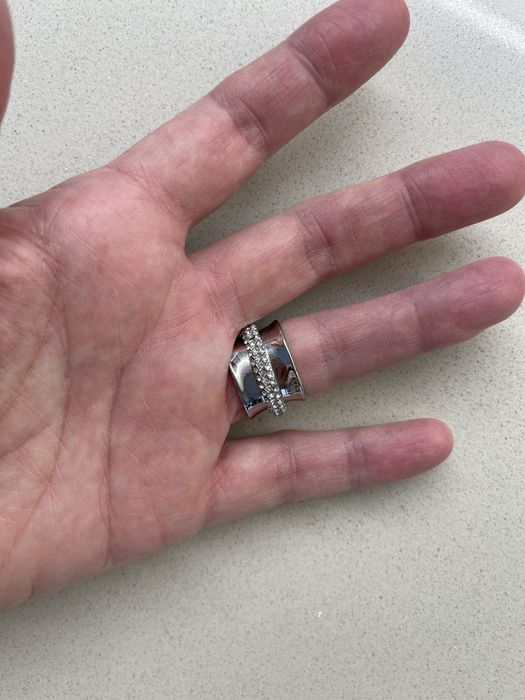 Anel em aço com brilhantes