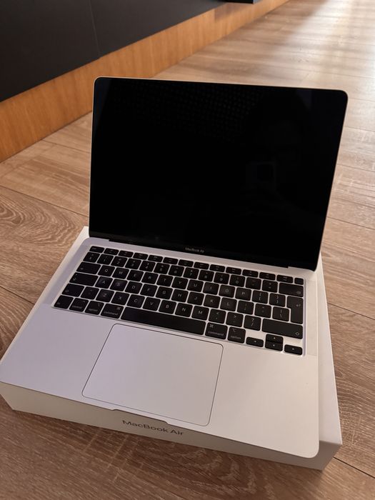 Macbook Air 2020 13calowy i3 8GB RAM 256GB silver