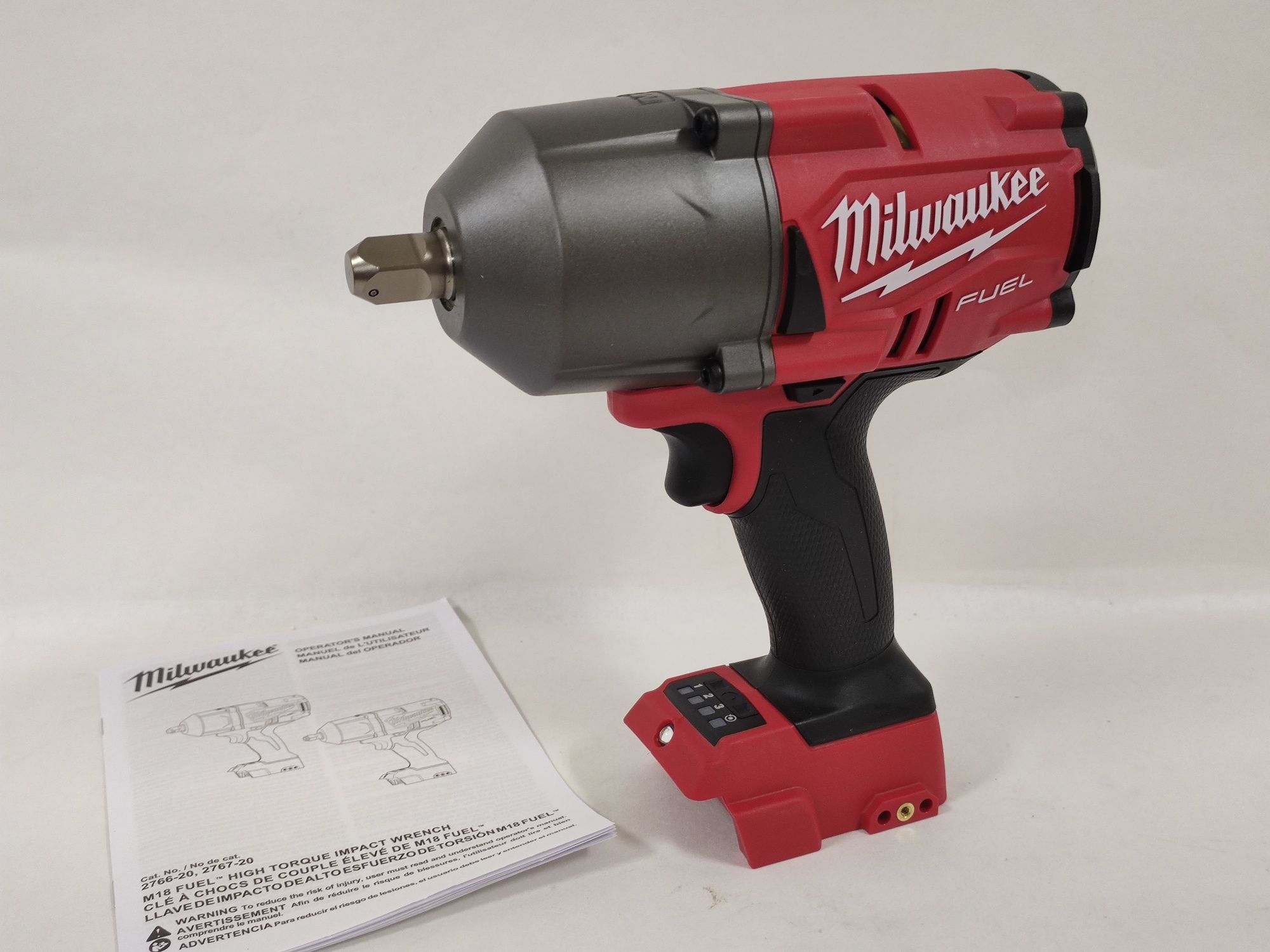 Milwaukee 2766-20 M18 FUEL Потужний ударний гайковерт квадрат 1/2"