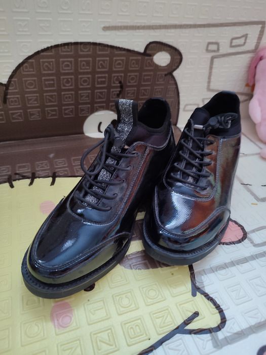 Шкіряні туфлі, чобітки, оксфорди, лофери