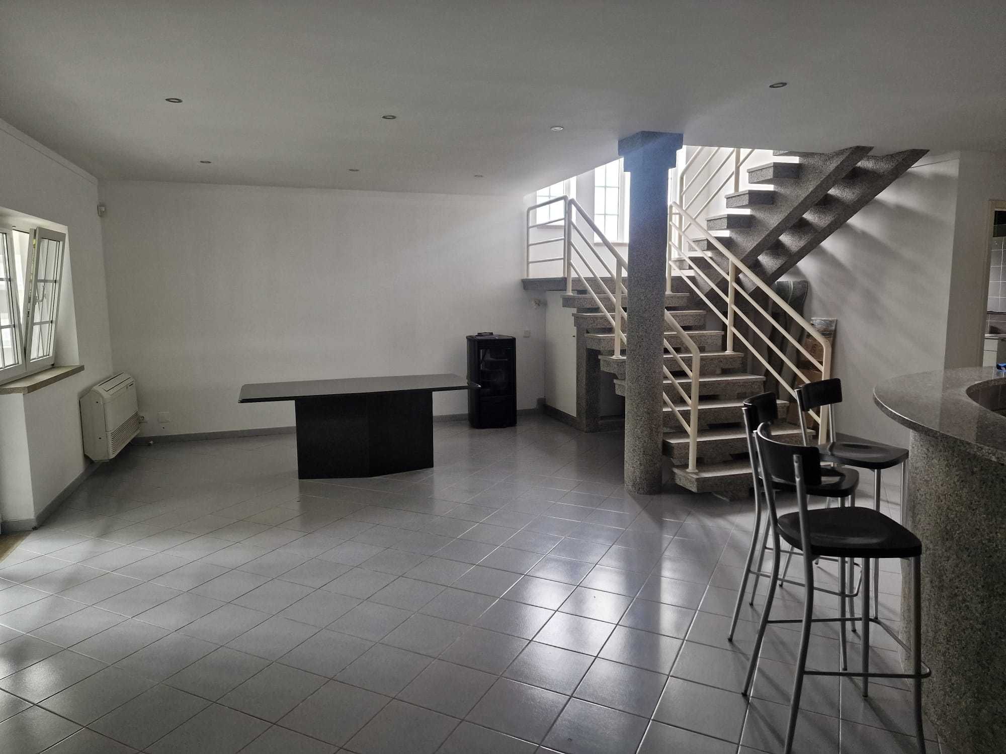 aceita-se permuta
Vivenda T3+1 de 4 frentes
remodelada