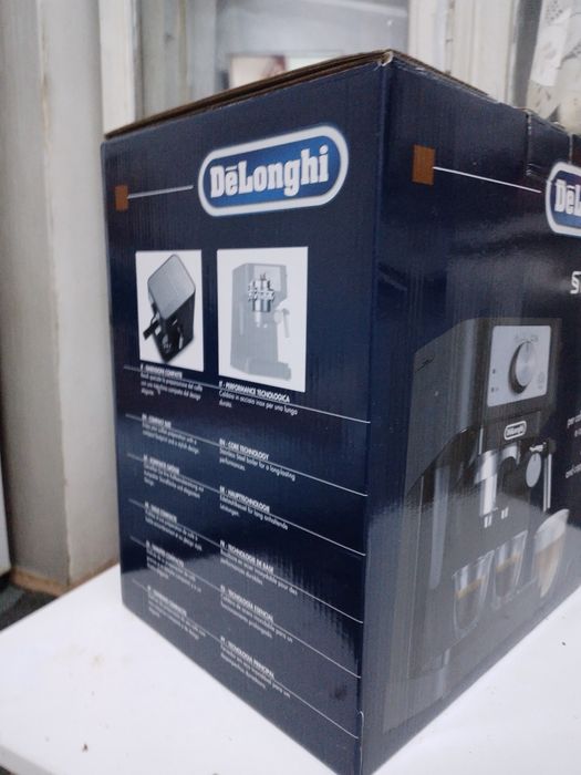 Кавоварка ріжкова Delonghi EC260BK