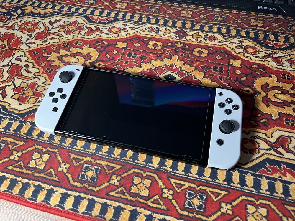 Nintendo Switch Oled + dodatkowe Joy-Cony